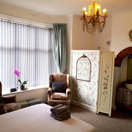 Sunset Guest House Hunstanton Exterior foto A bedroom at the Old Vicarage