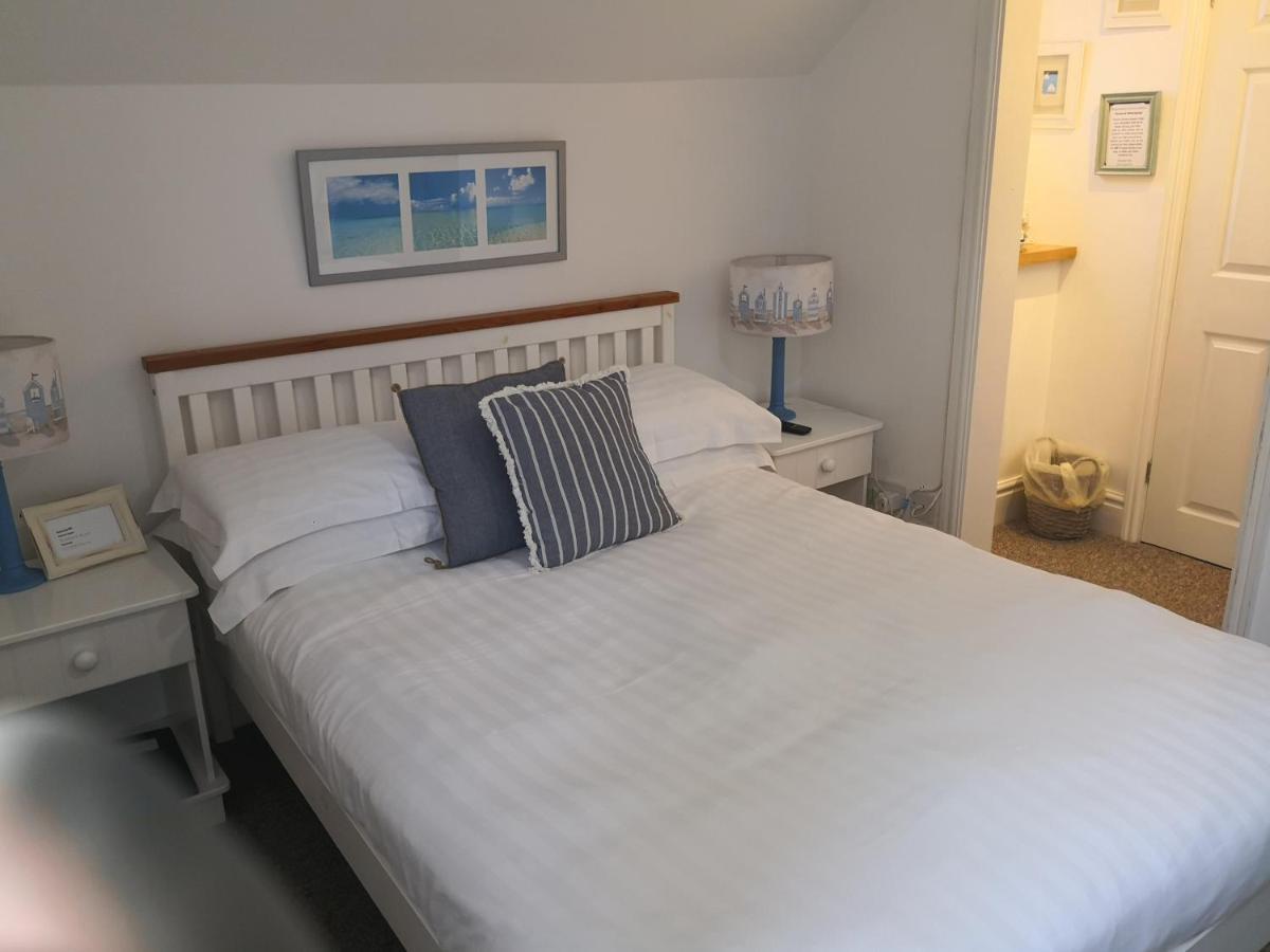 Sunset Guest House Hunstanton Exterior foto A bedroom at the Old Ship Hotel