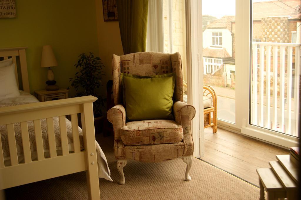 Sunset Guest House Hunstanton Habitación foto A wing chair