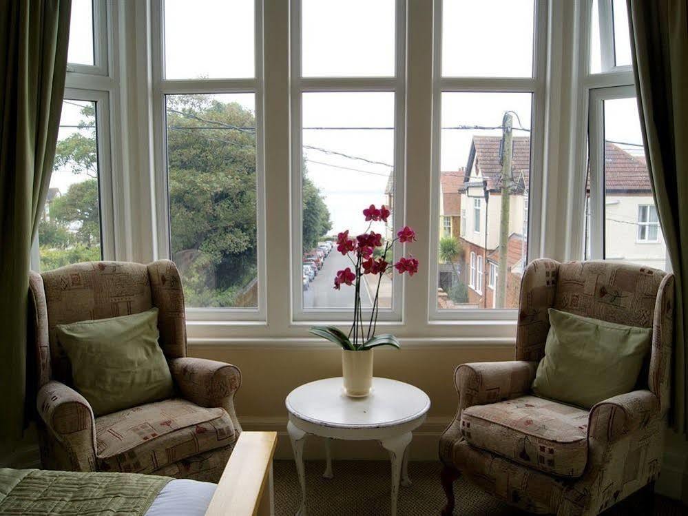 Sunset Guest House Hunstanton Exterior foto A window with double glazing