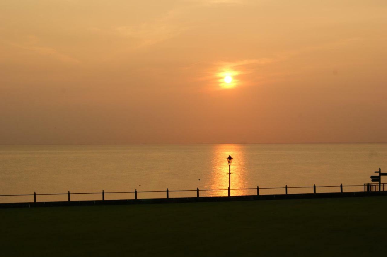 Sunset Guest House Hunstanton Habitación foto Sunset over the bay